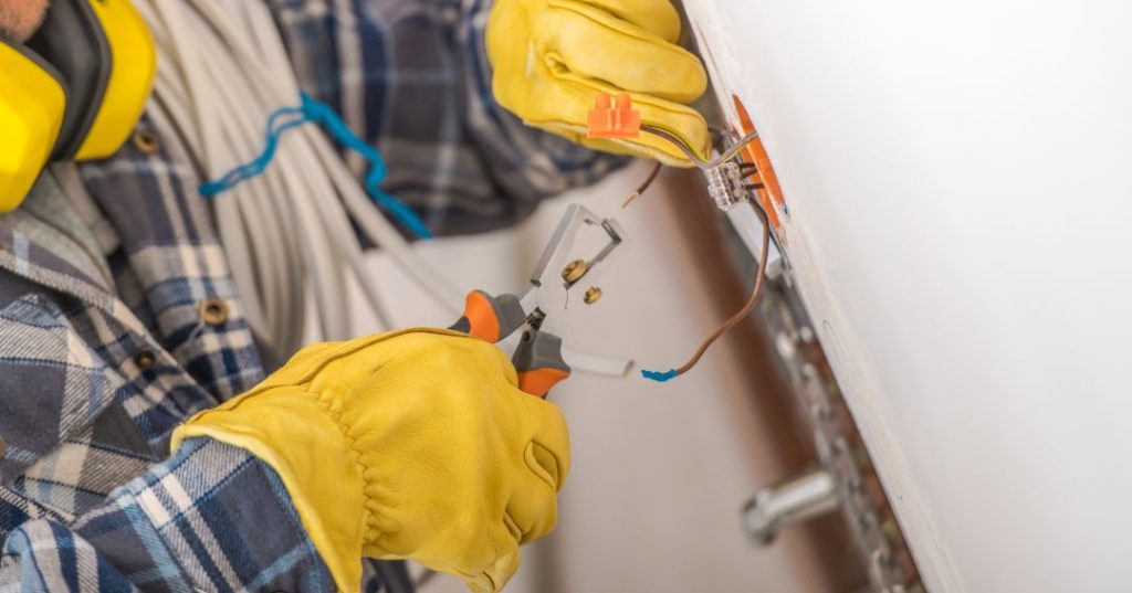 Consertos e manutenções elétricas em Feira de Santana